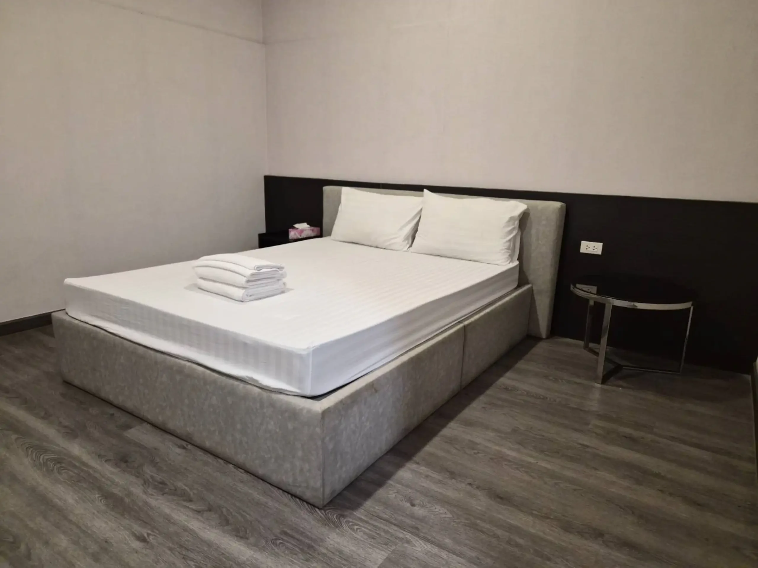 Standard Room 8 (WebH)